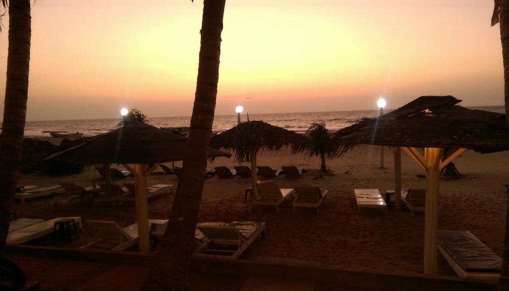 Lanka Beach Hotel Ettukala Eksteriør bilde