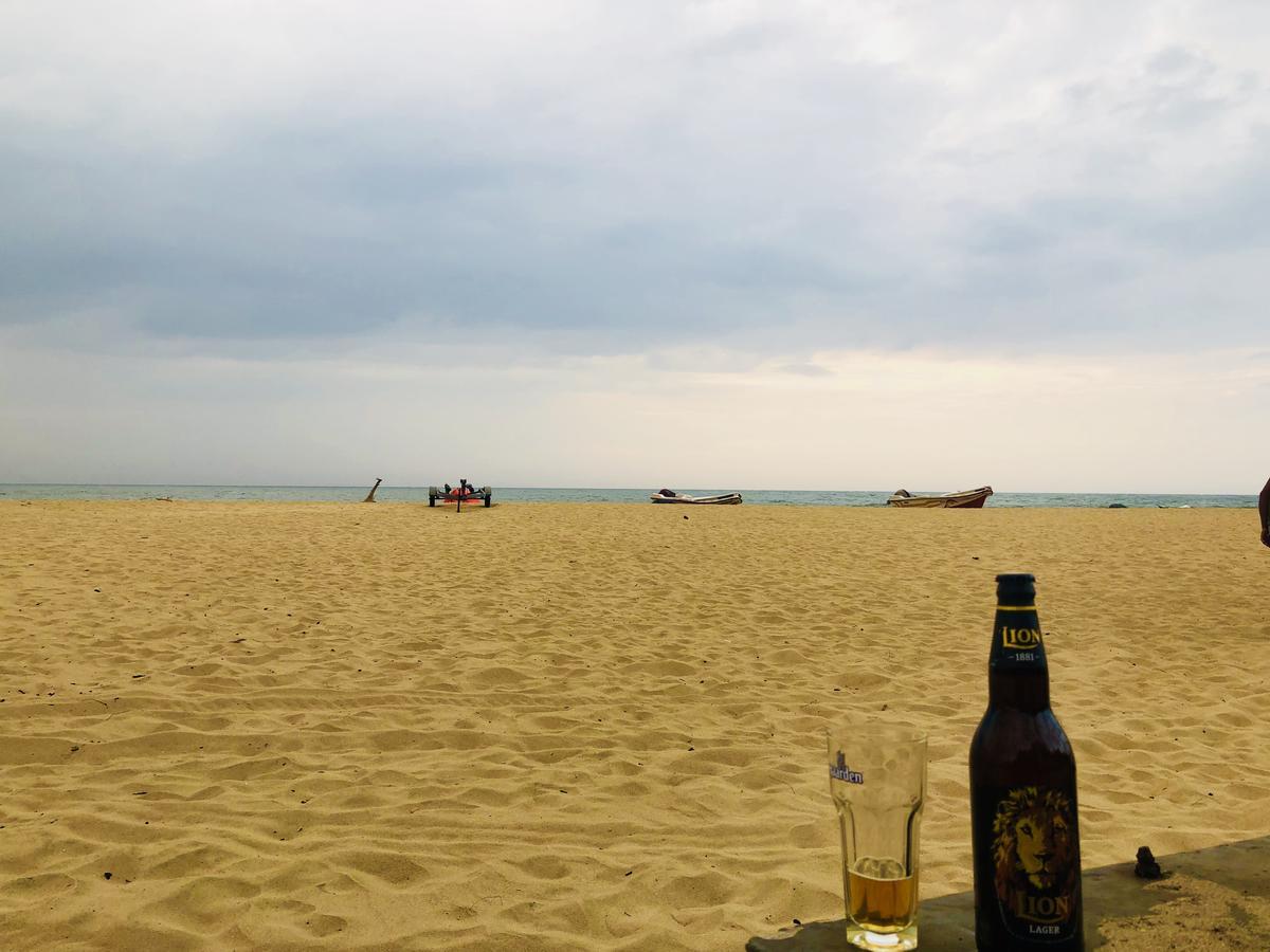 Lanka Beach Hotel Ettukala Eksteriør bilde