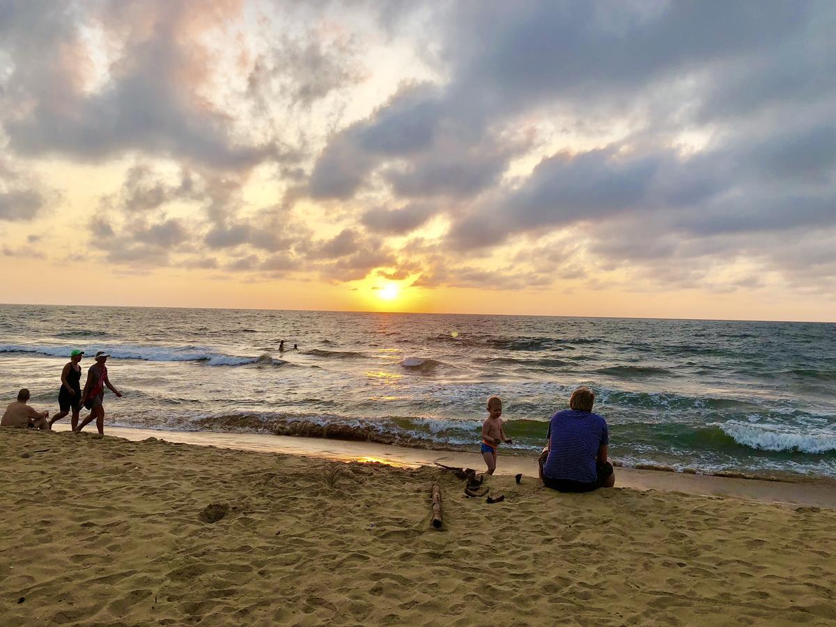 Lanka Beach Hotel Ettukala Eksteriør bilde