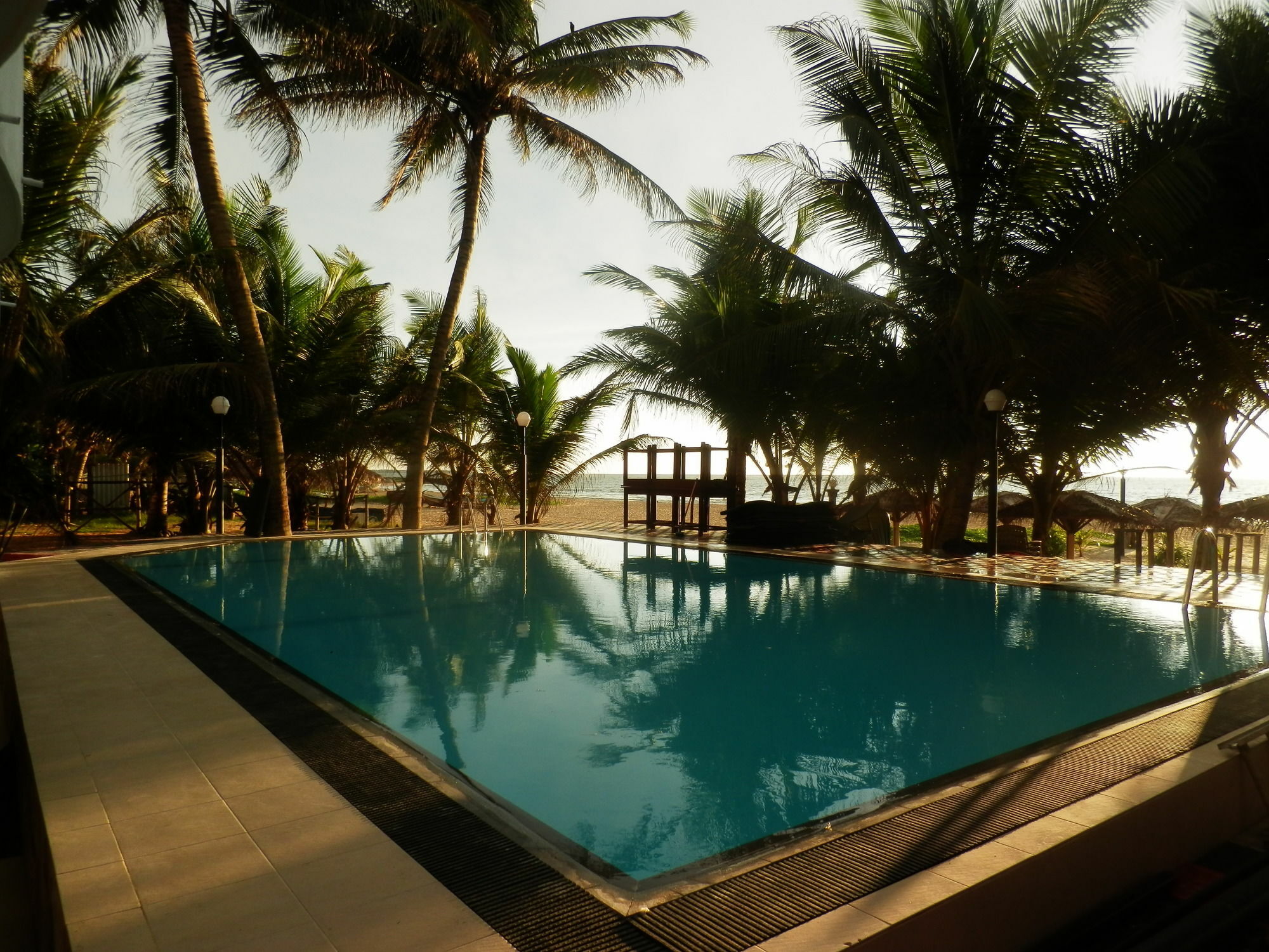 Lanka Beach Hotel Ettukala Eksteriør bilde